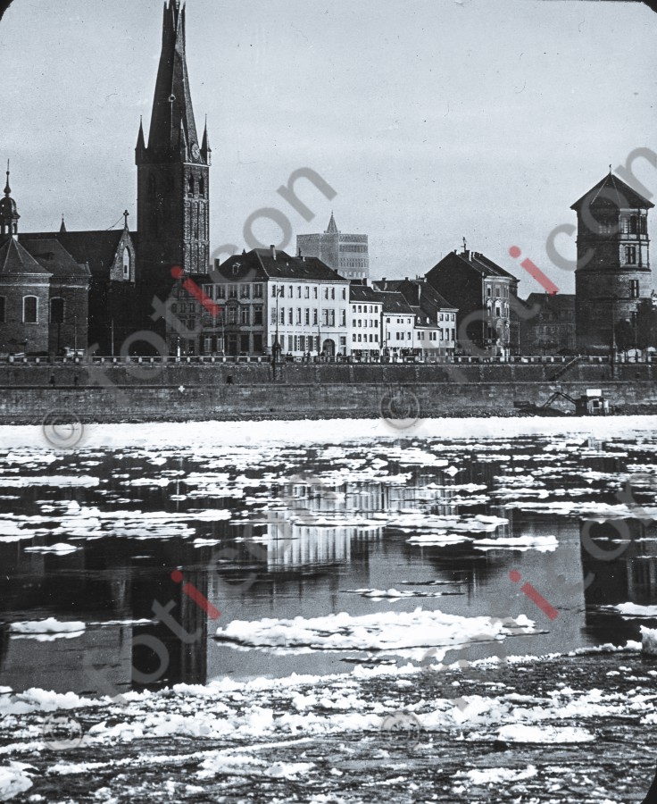 Der Rhein im WInter (foticon-simon-340-029-sw.jpg)